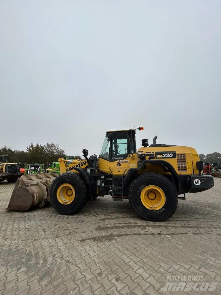 Komatsu WA 320 Pás carregadoras de rodas