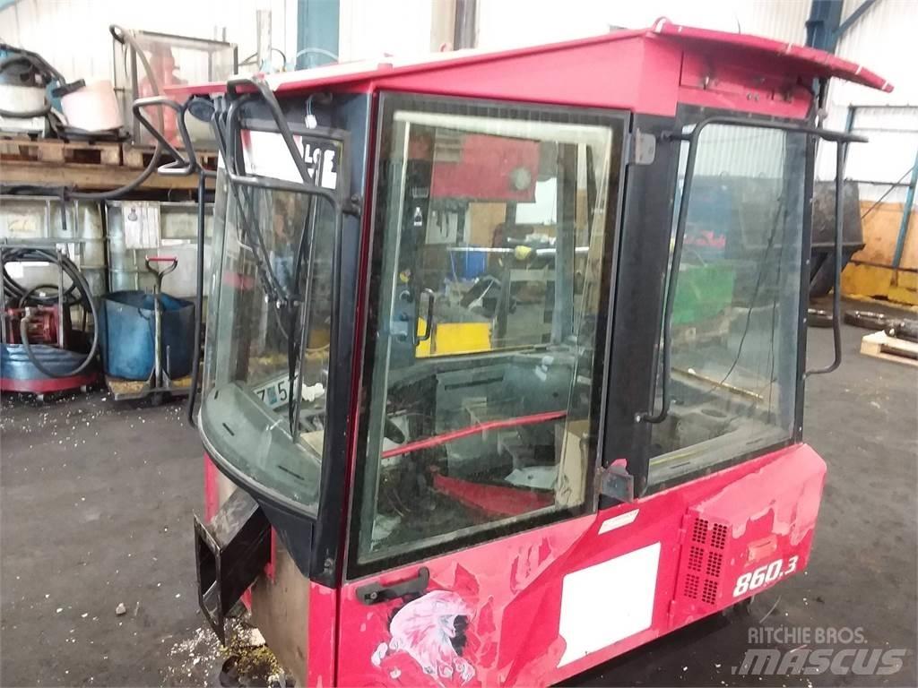 Valmet 860.3 Cabines e interior