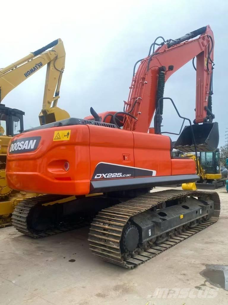 Doosan DX 225 LC Escavadoras de rastos