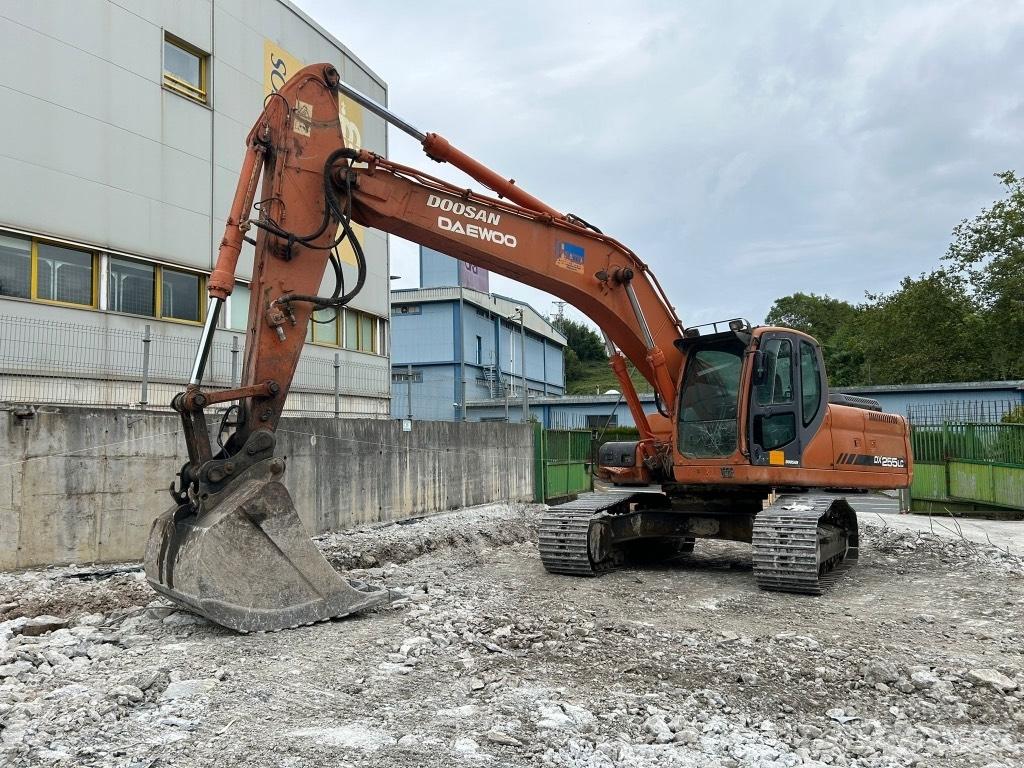 Doosan DX 255 LC Escavadoras de rastos