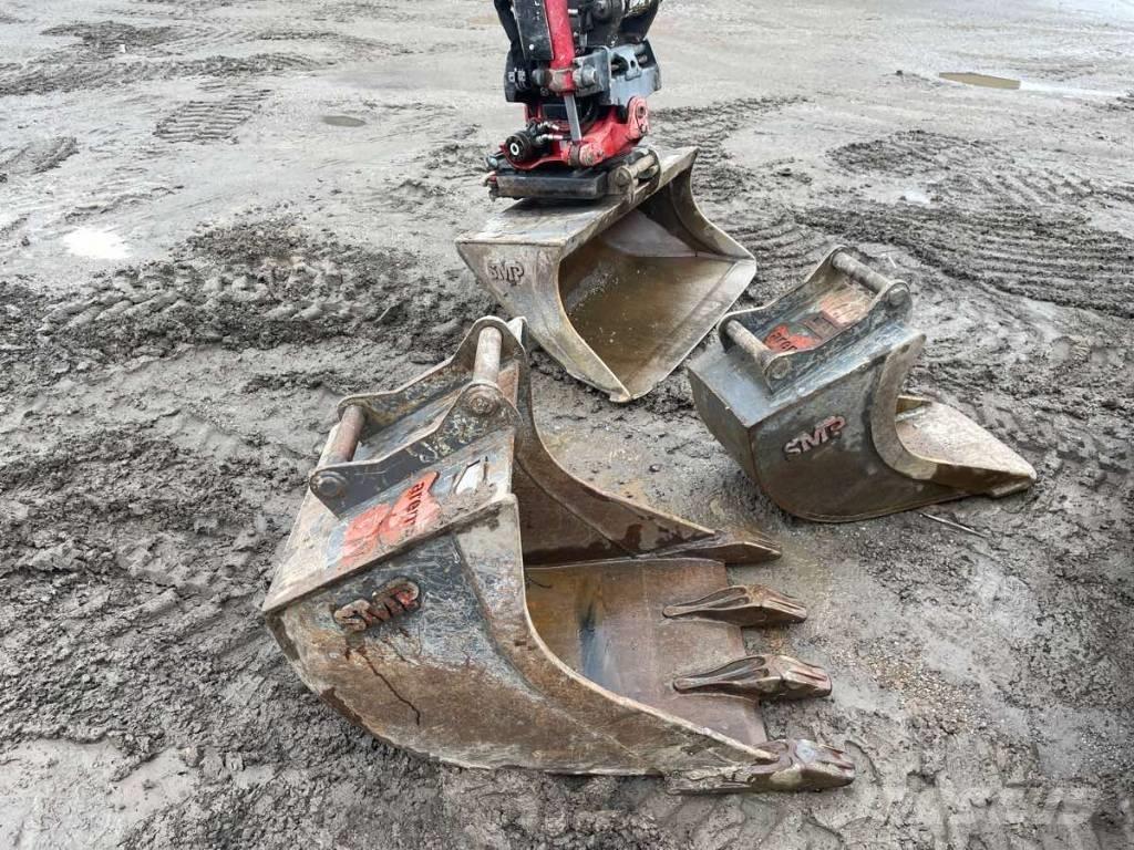 Takeuchi TB 240 Mini Escavadoras <7t