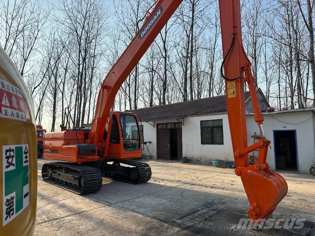 Doosan DX140 Escavadoras de rastos