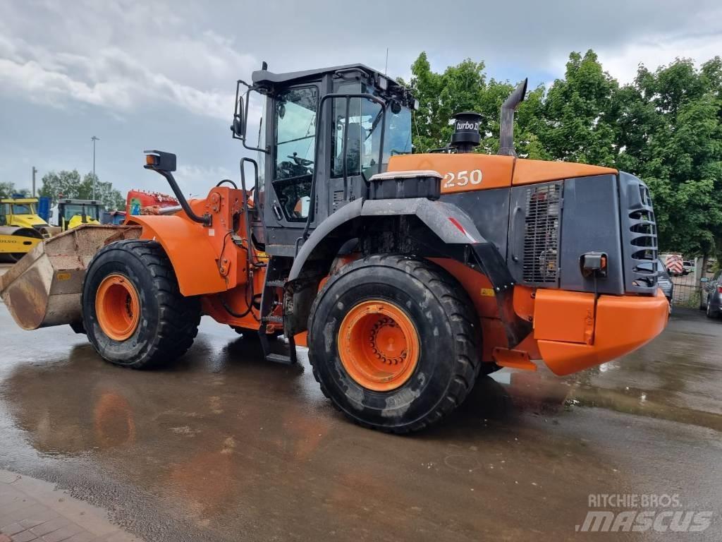 Hitachi ZW 250 Pás carregadoras de rodas