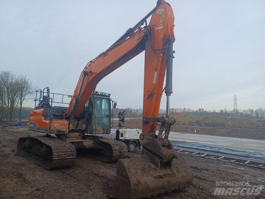 Doosan DX 225 LC-5 Escavadoras de rastos