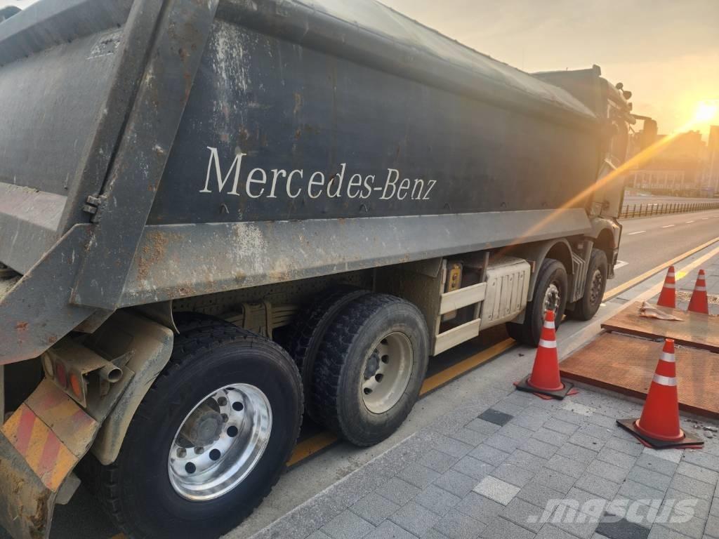 Mercedes-Benz 3951K Dumpers de obras