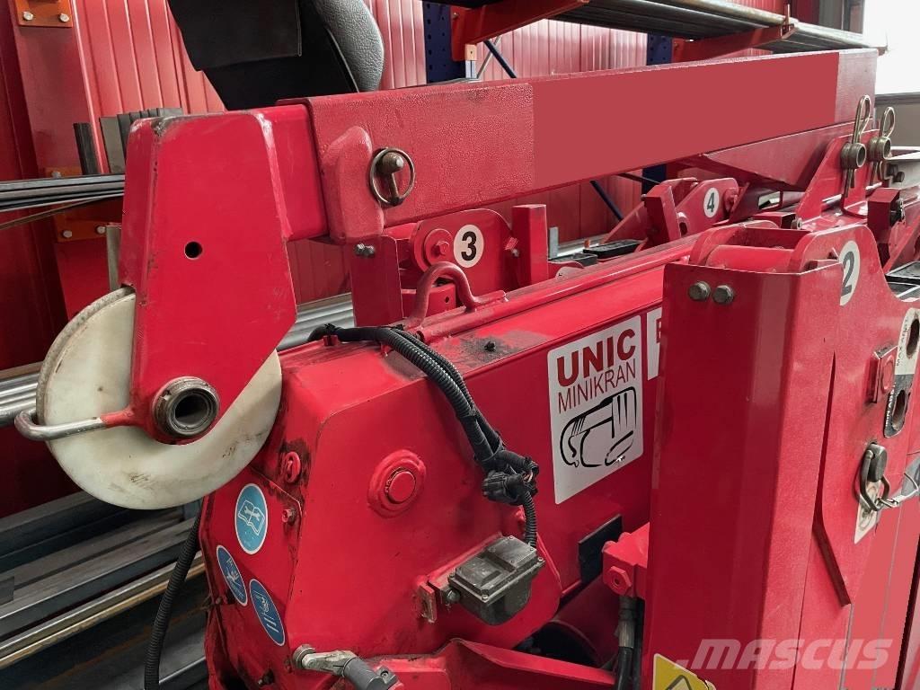 Unic B-345 Gruas de rastos