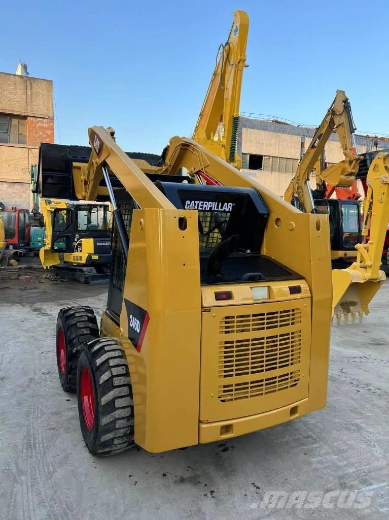 CAT 246D Carregadoras de direcção deslizante