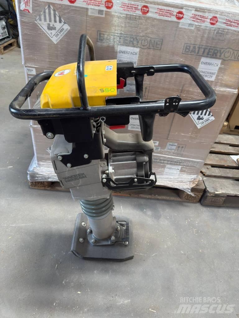 Wacker Neuson AS50e Saltitões