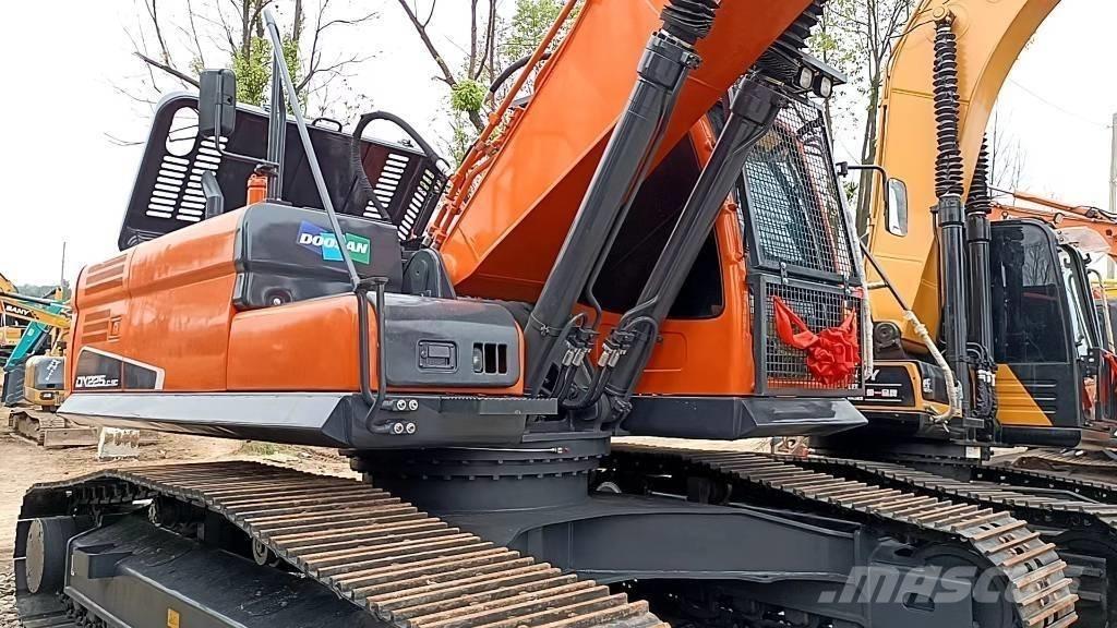 Doosan DX 225 LC Escavadoras de rastos