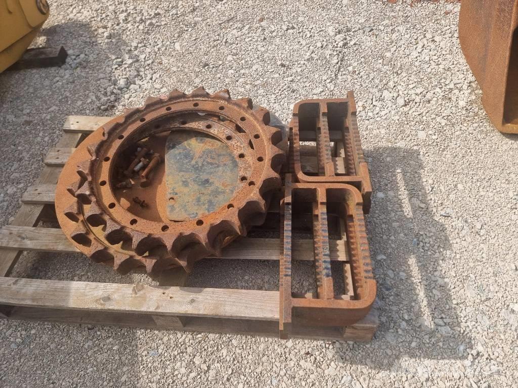CAT 320 D FOR PARTS Escavadoras de rastos