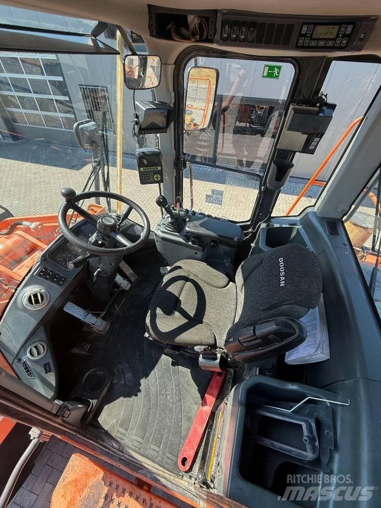 Doosan DL 300-3 Pás carregadoras de rodas