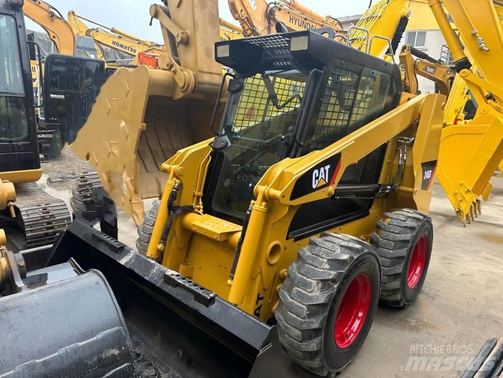 CAT 246 D Carregadoras de direcção deslizante