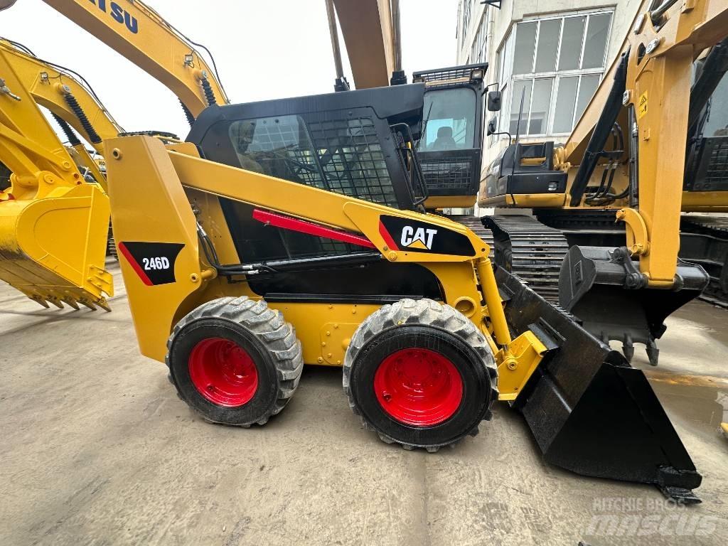 CAT 246 D Carregadoras de direcção deslizante