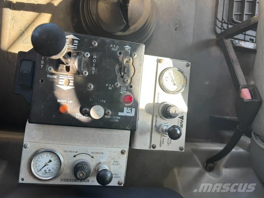 Mack GU813 Camiões basculantes
