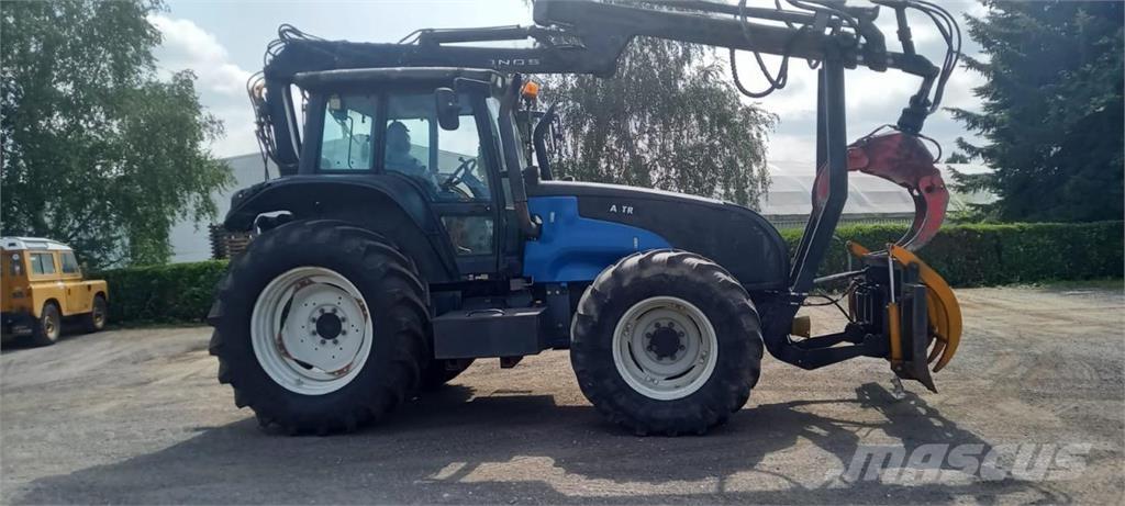 Valtra T130 Tratores Agrícolas usados