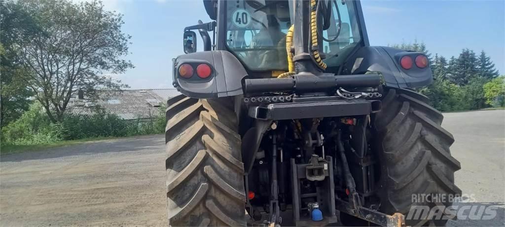 Valtra T130 Tratores Agrícolas usados