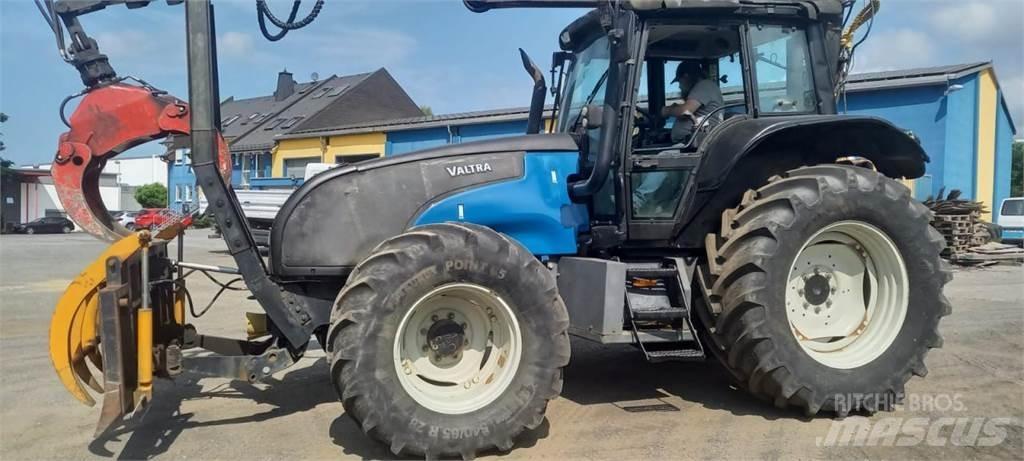 Valtra T130 Tratores Agrícolas usados