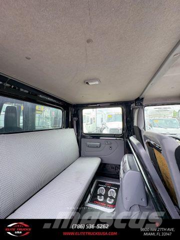 Hino 195 Camiões de caixa fechada