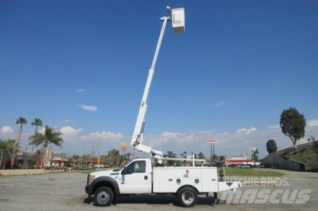 Ford F450 Plataformas aéreas montadas em camião