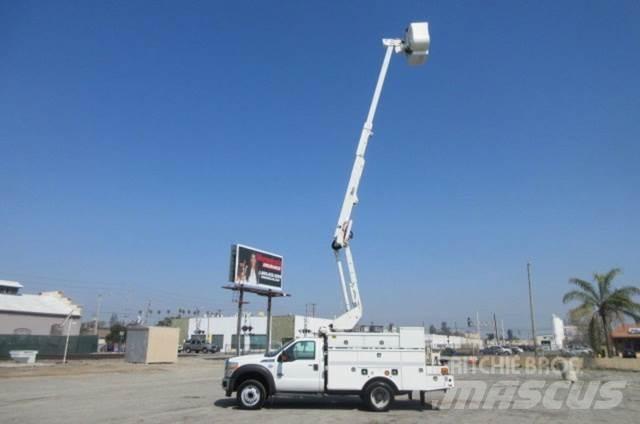 Ford F550 Plataformas aéreas montadas em camião