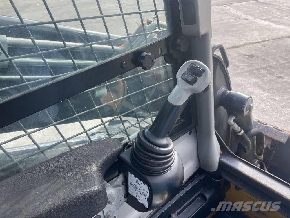 New Holland L 234 Carregadoras de direcção deslizante