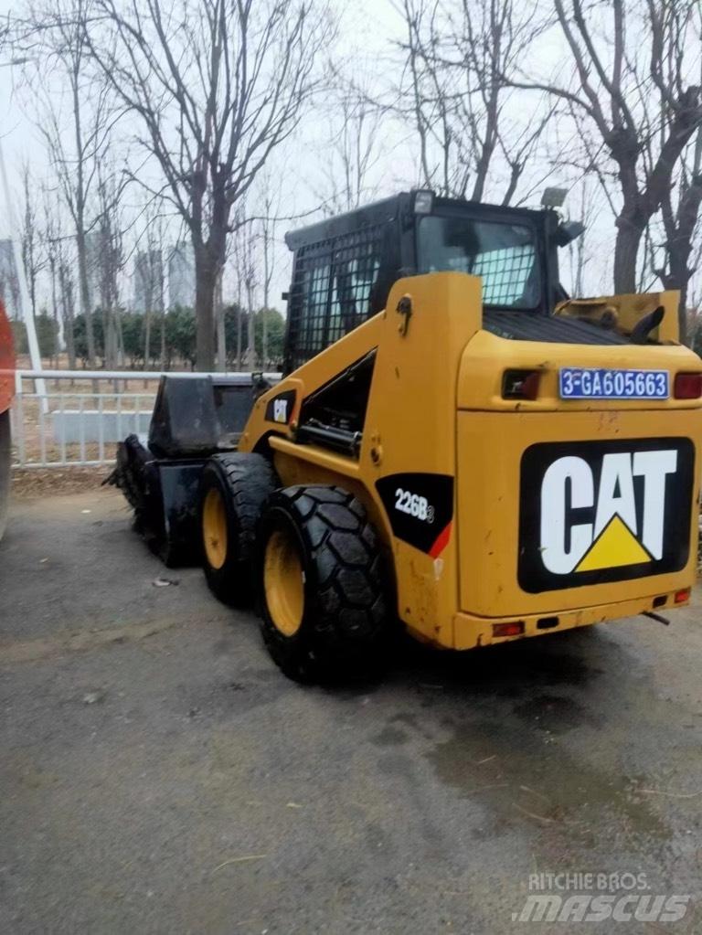 CAT 226 B Carregadoras de direcção deslizante