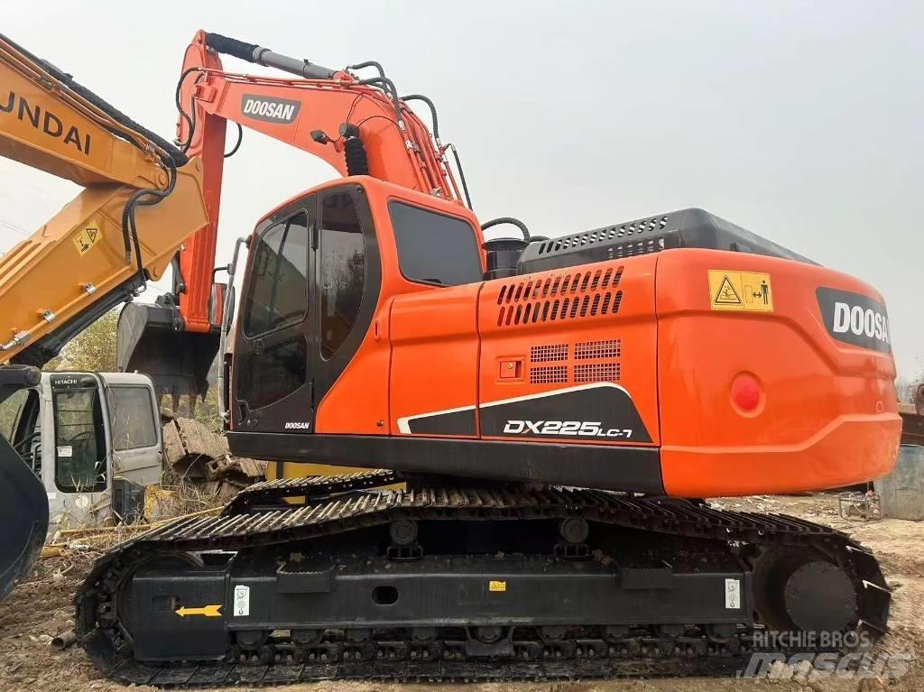 Doosan DX225LC-9C Escavadoras de rastos