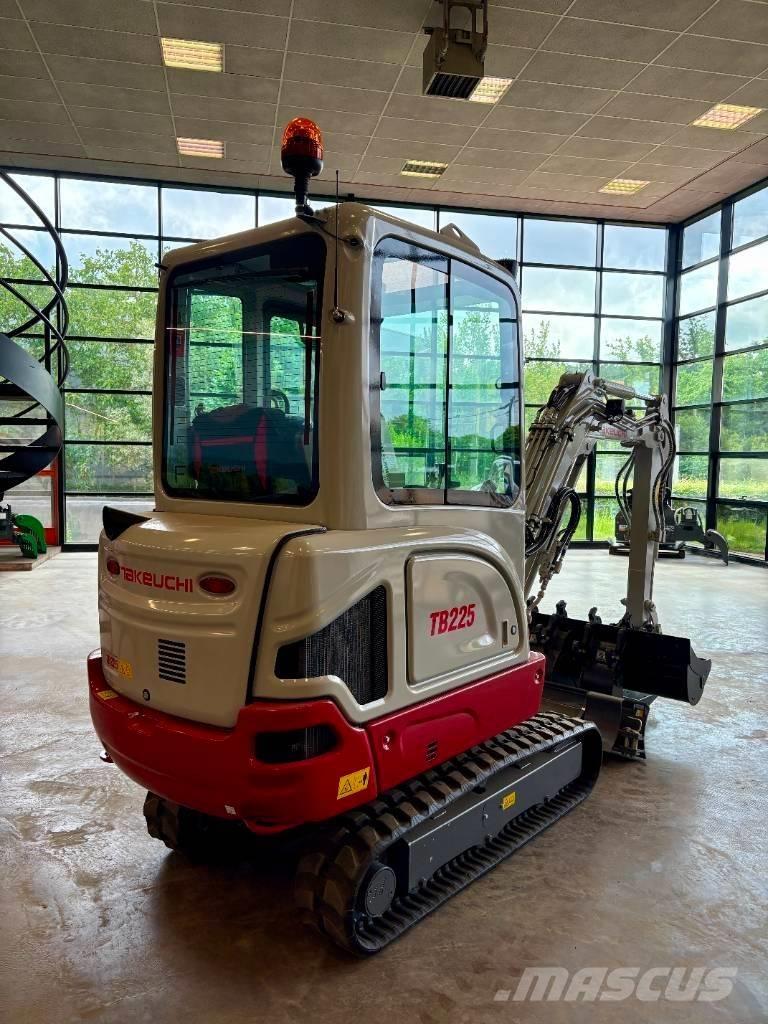 Takeuchi TB 225 Mini Escavadoras <7t