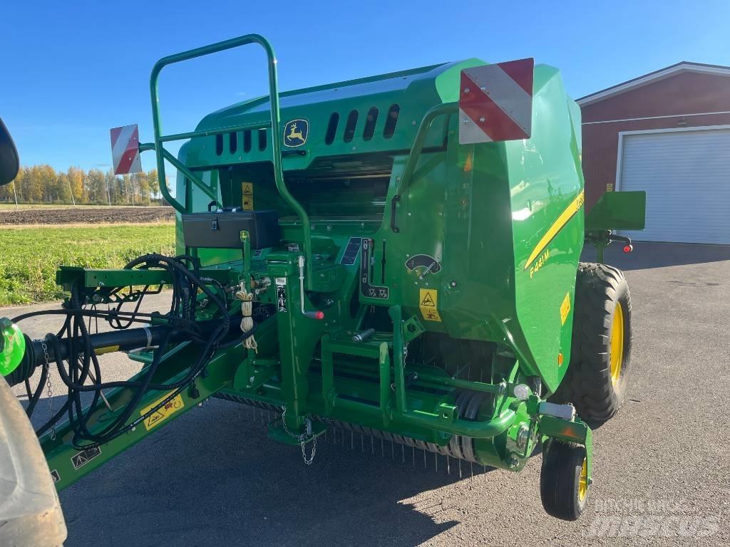 John Deere F441M Enfardadeira de rolos