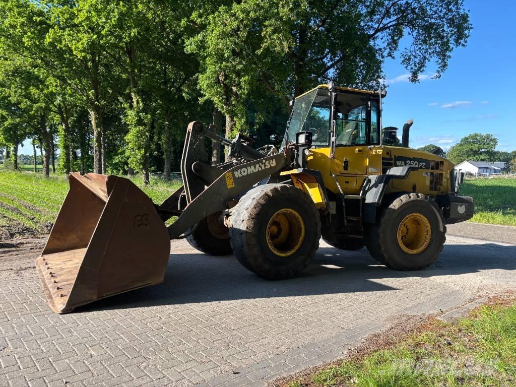 Komatsu WA250-6 Pás carregadoras de rodas