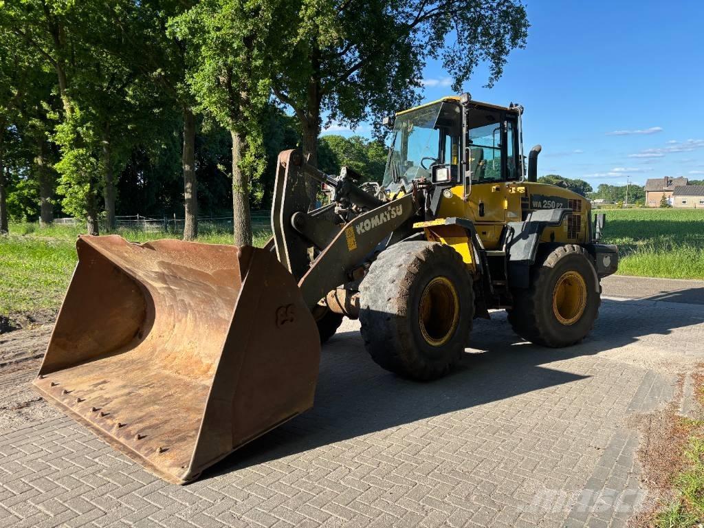 Komatsu WA250-6 Pás carregadoras de rodas