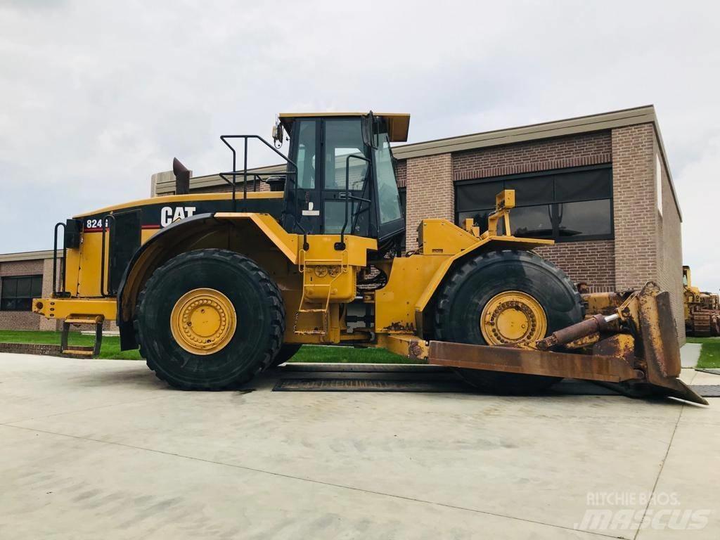 CAT 824 G Dozers - Tratores