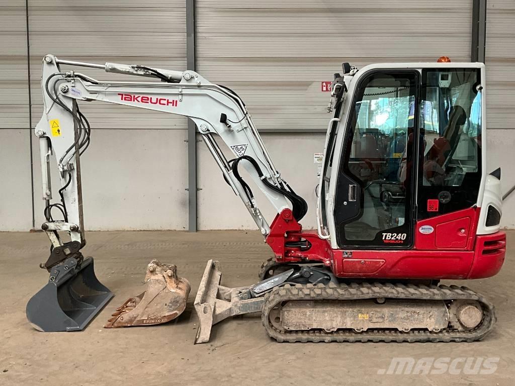 Takeuchi TB 240 Mini Escavadoras <7t