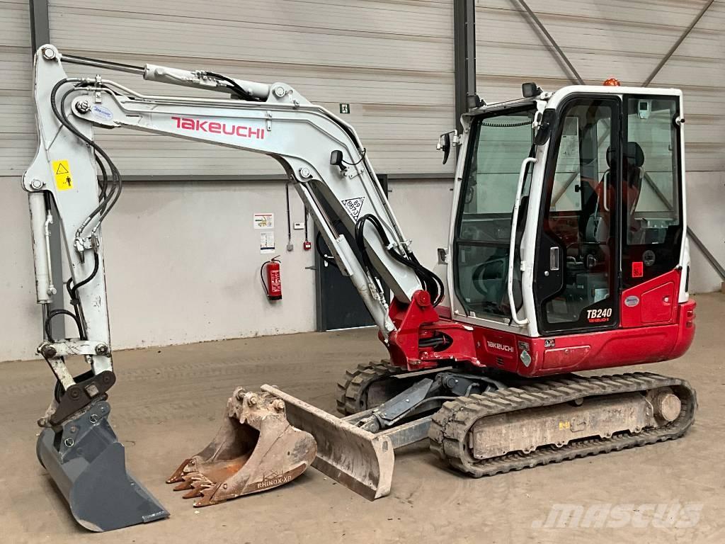 Takeuchi TB 240 Mini Escavadoras <7t