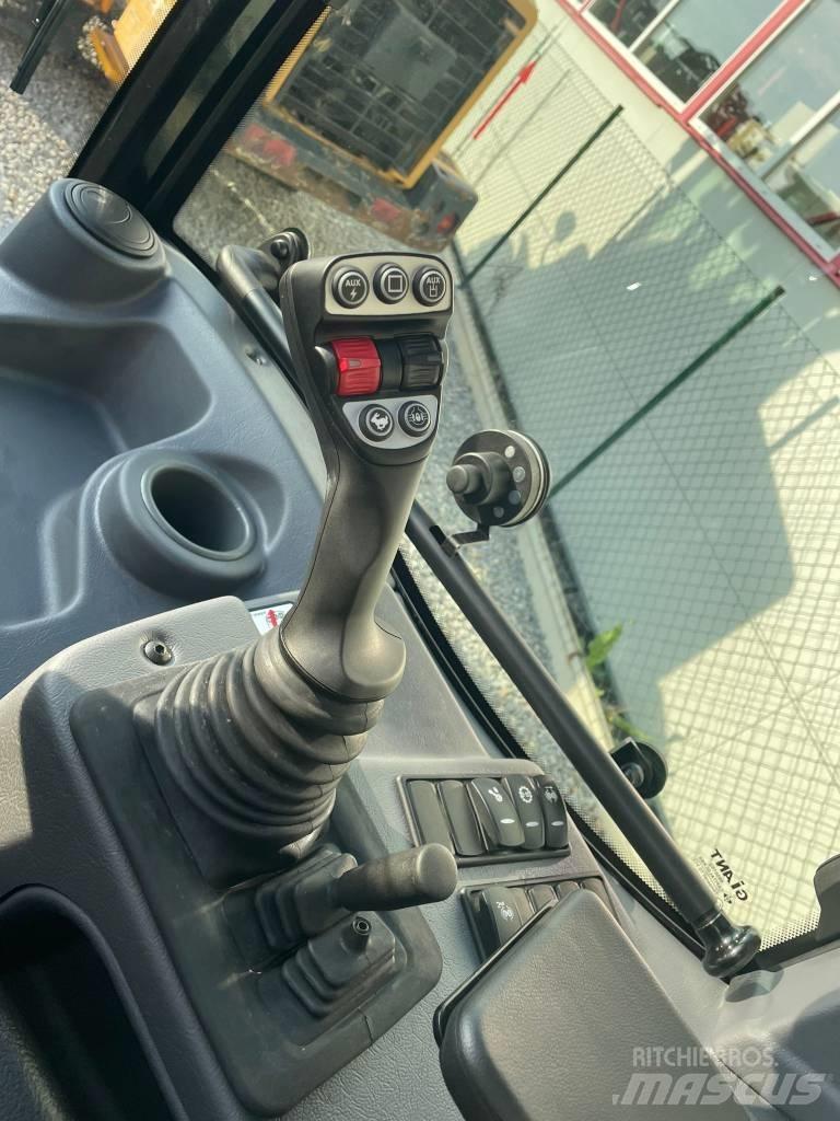 GiANT G 5000 TELE Carregadora multifunções