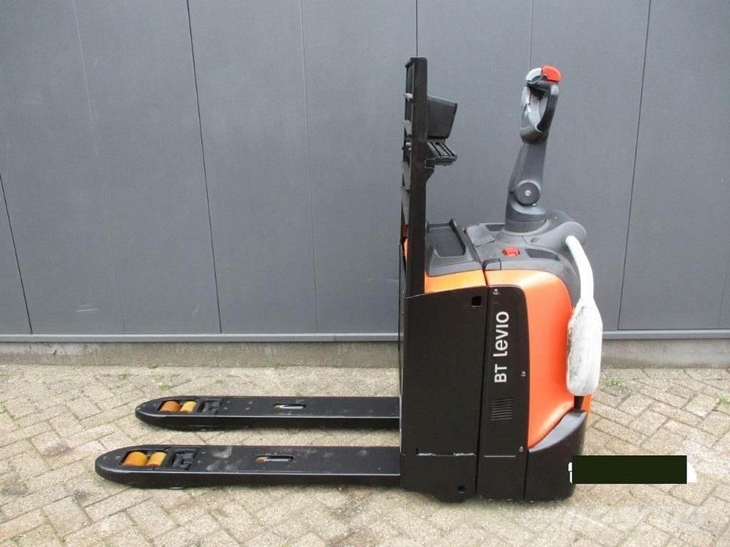 Toyota LPE 200 Porta-paletes com plataforma