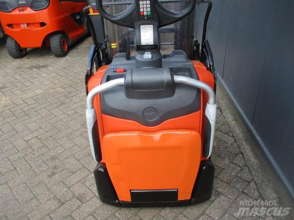 Toyota SPE 160L Empilhador para operador externo