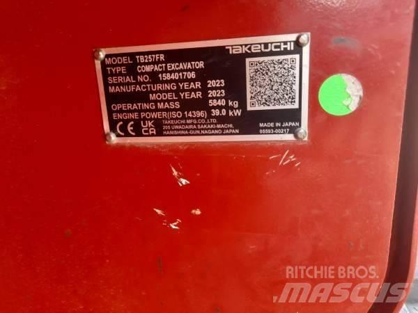 Takeuchi TB 257 FR Mini Escavadoras <7t