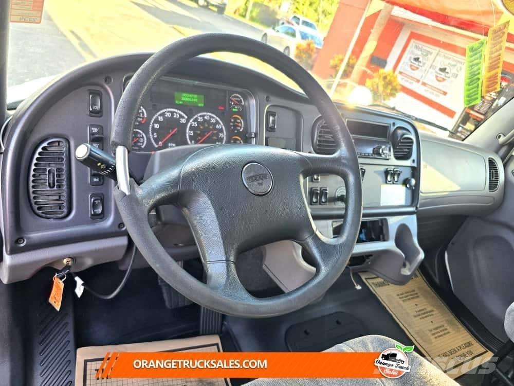 Freightliner M2 106 Camiões caixa temperatura controlada