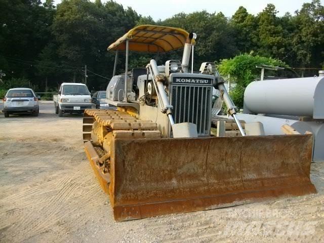Komatsu D 40 P Dozers - Tratores rastos