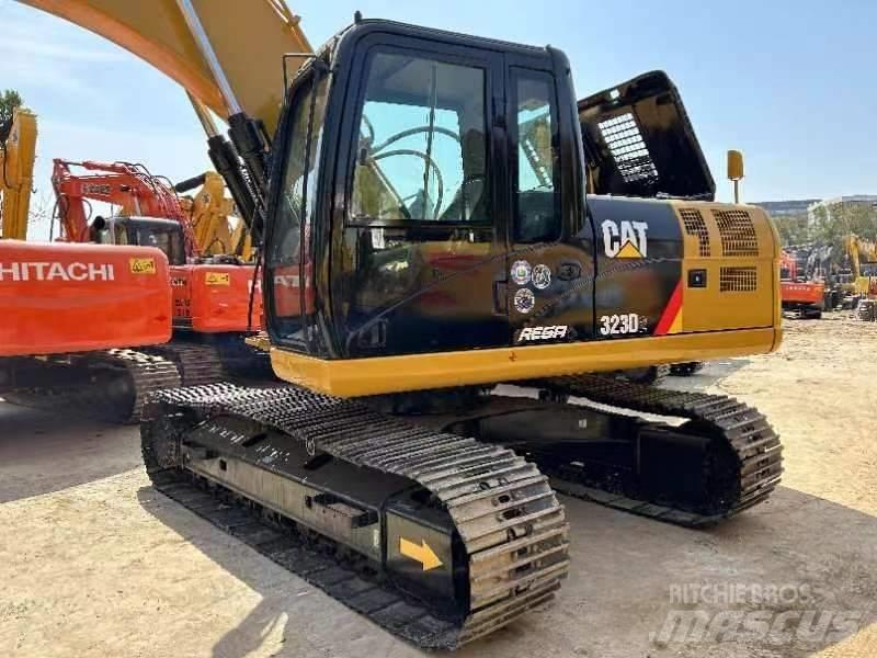 CAT 323 D Escavadoras de rastos