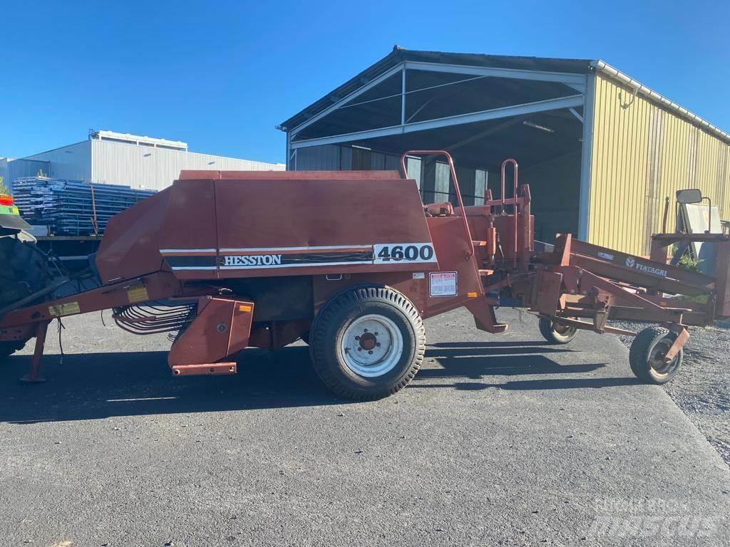 Hesston 4600 Enfardadeira de fardos quadrados