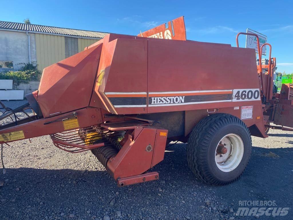 Hesston 4600 Enfardadeira de fardos quadrados
