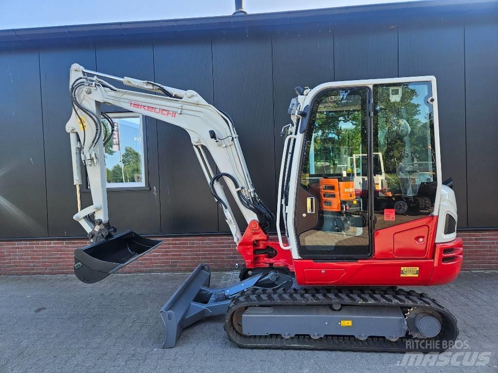 Takeuchi TB 240 Mini Escavadoras <7t