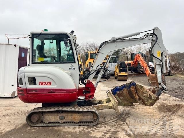 Takeuchi TB 230 Mini Escavadoras <7t