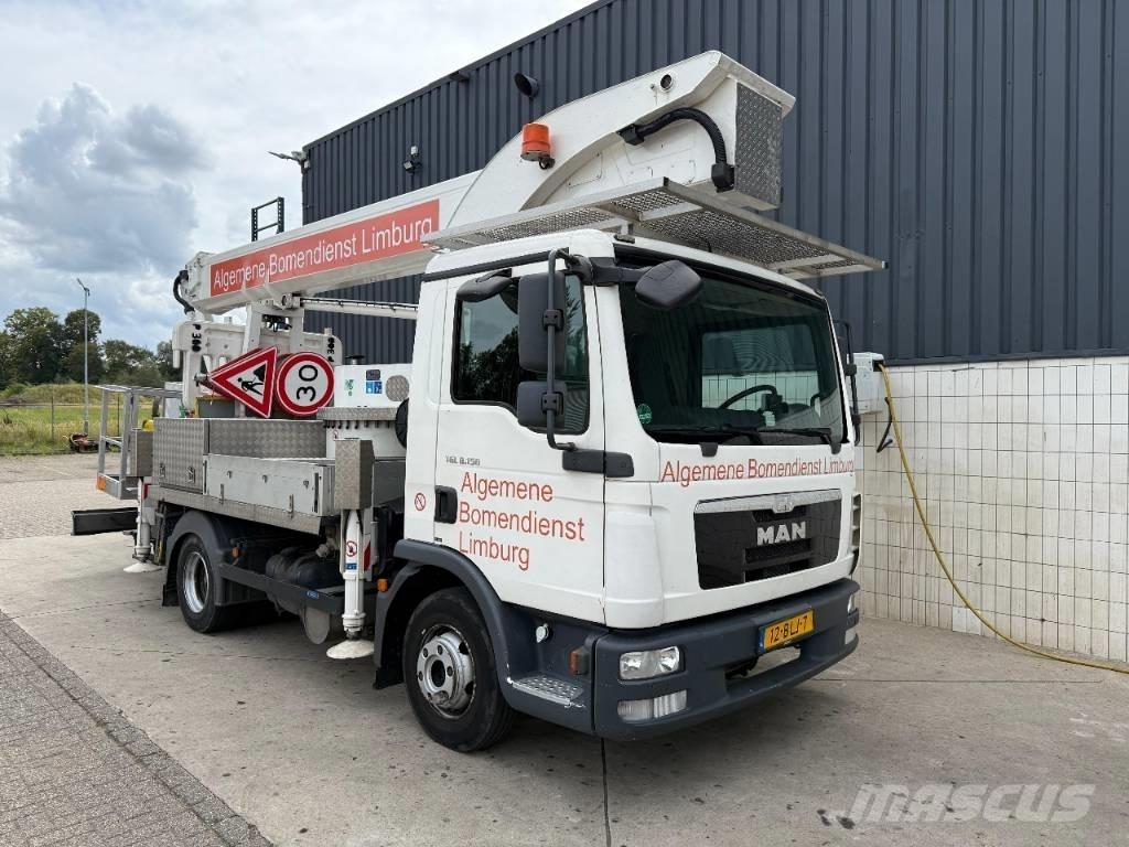 Palfinger P 300 KS Plataformas aéreas montadas em camião