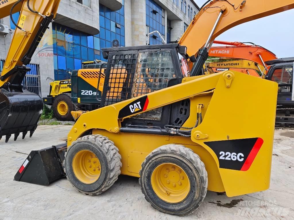 CAT 226c Carregadoras de direcção deslizante