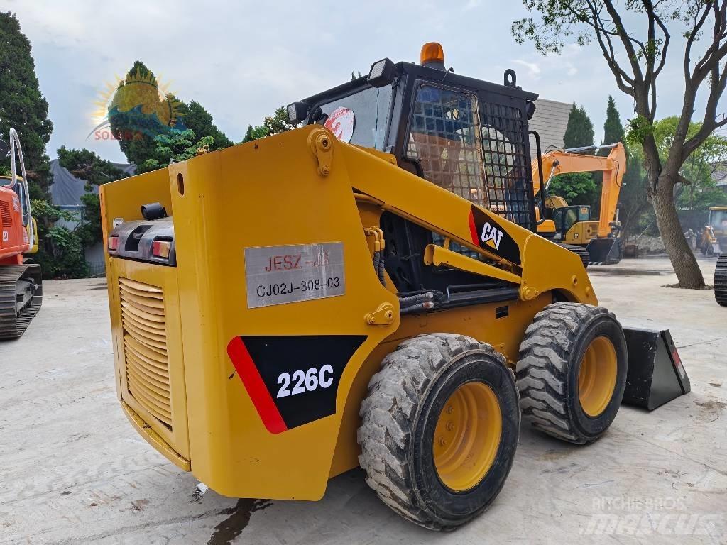 CAT 226c Carregadoras de direcção deslizante