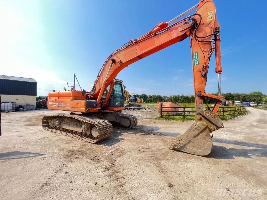 Doosan DX225 Escavadoras de rodas