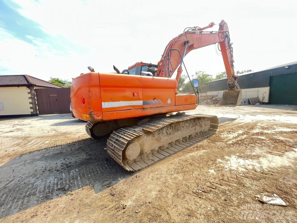 Doosan DX225 Escavadoras de rodas